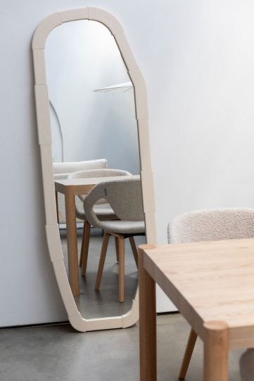 Reverse mirror Front