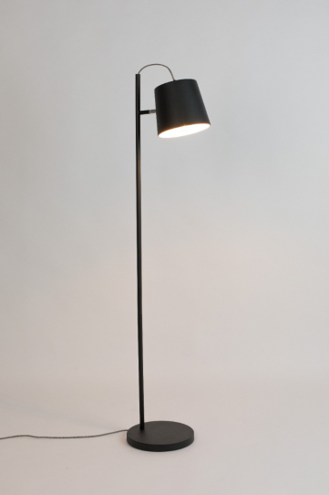 Buckle Head Floor Lamp Black  1