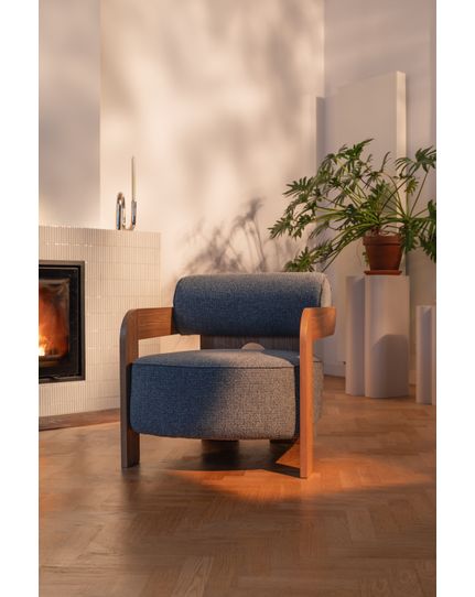 Oolong lounge chair Front Side