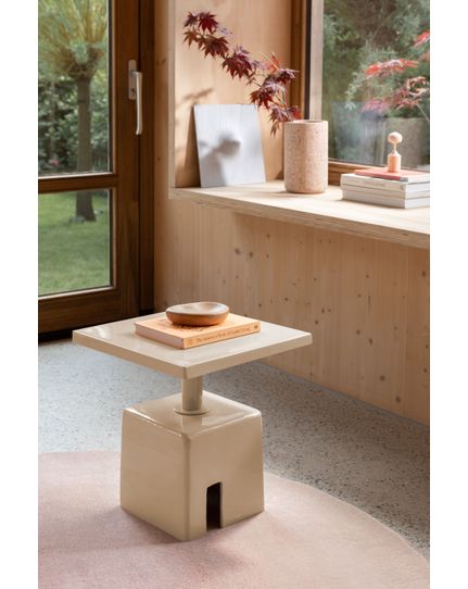 Chubby side table Front