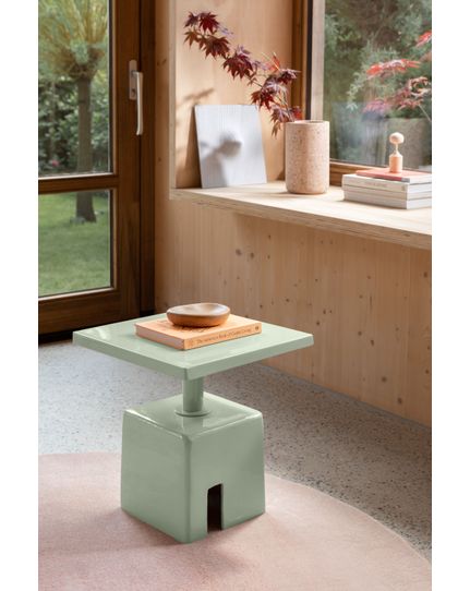 Chubby side table Front